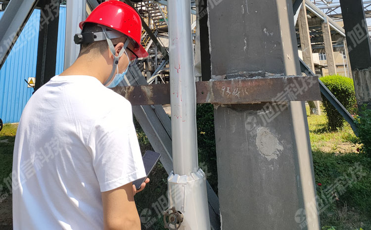 01-化工廠使用X11防爆手機(jī).jpg 01-化工廠使用X11防爆手機(jī).jpg